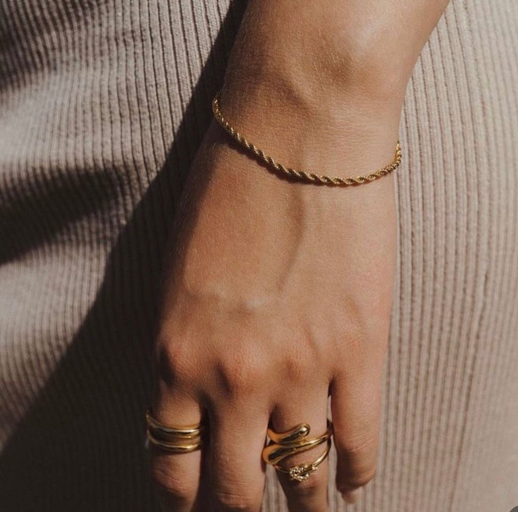 Essential twist Bracelet