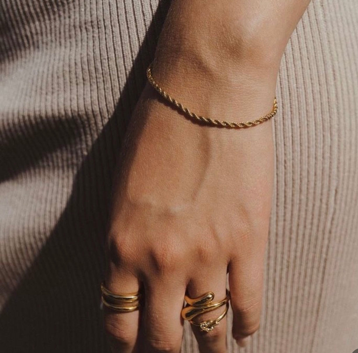 Essential twist Bracelet